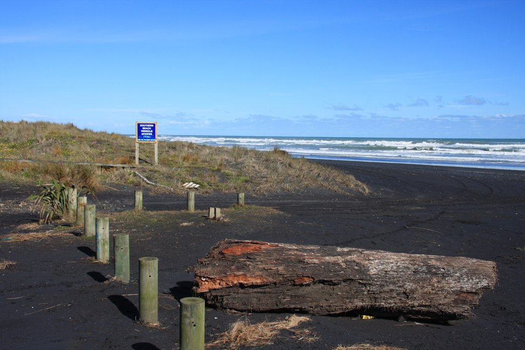 Kariotahi Beach, New Zealand