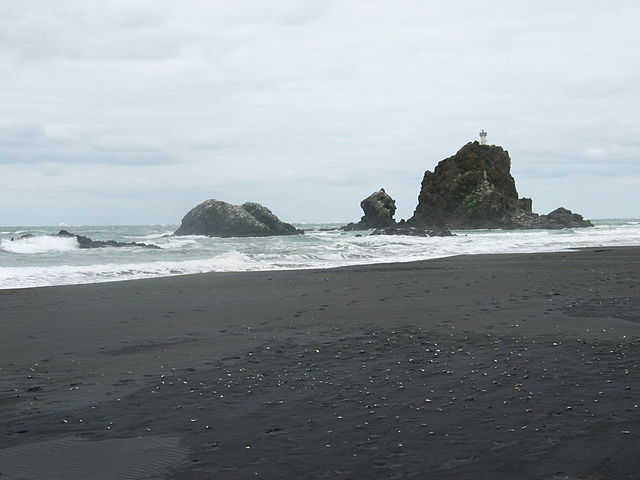 black sand beaches new zealand map