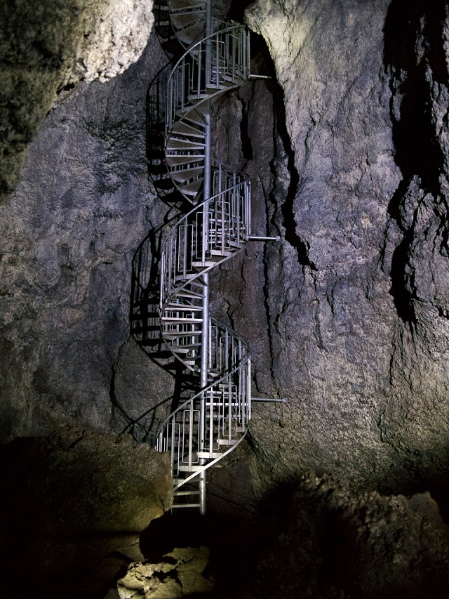 Vatnshellir Lava Tube