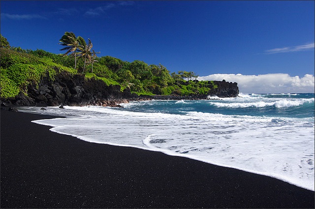 Things to Do in Maui Island Waianapanapa beach